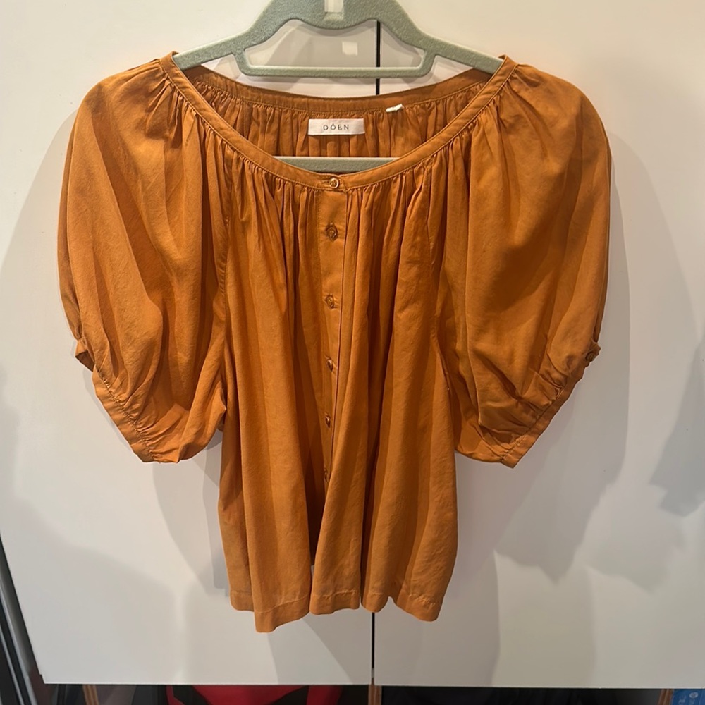 DOEN puffed sleeve top !